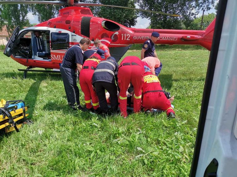 Tânărul rănit în accidentul de la Suharău a fost adus în comă cu elicopterul de la Iaşi