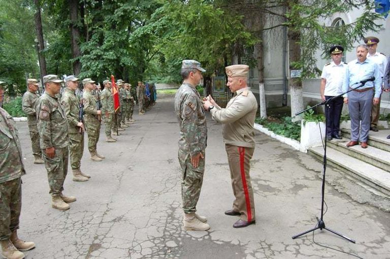 Comandantul artileriștilor din Botoșani avansat în grad. Un general de brigadă a vizitat Garnizoana Botoșani