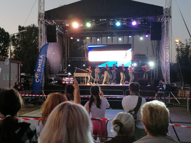 Pustiu în prima zi de festival la Cornişa (video)