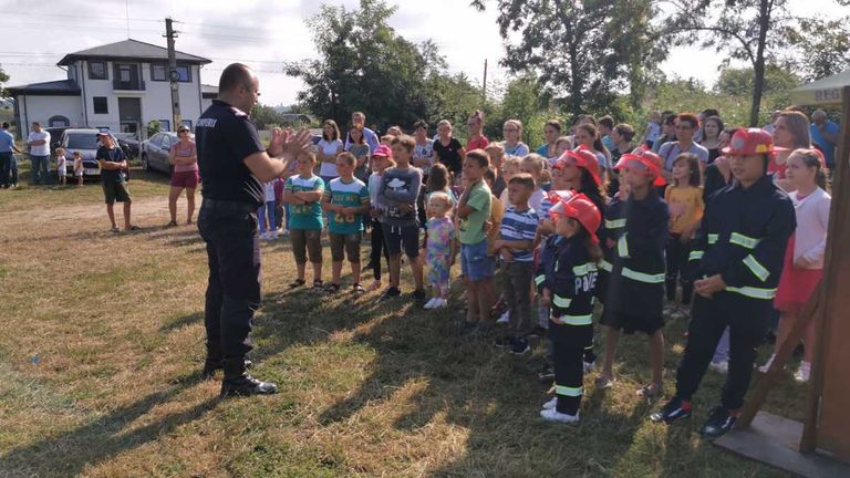 Botoșăneni învățați să evite tragediile. Salvatorii ISU, pe post de instructori