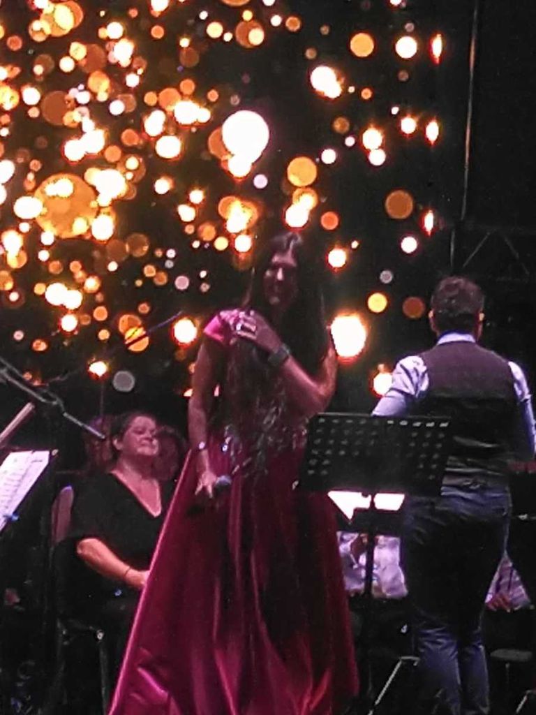 MONITORUL VIDEO: Paula Seling și mezzosoprana Maria Miron au SALVAT a doua ZI de la Family Fest!