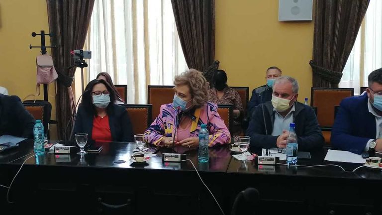 MONITORUL VIDEO: Ada Macovei cere mutarea centrelor de vaccinare