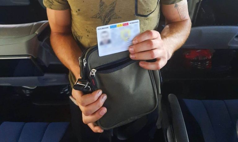 Cărți de identitate false descoperite în PTF Stânca. Un tânăr a plătit 300 de euro pentru un fals