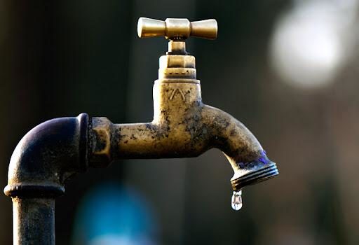 DSP a oprit furnizarea apei în cinci comune din cauza calităţii acesteia (video)