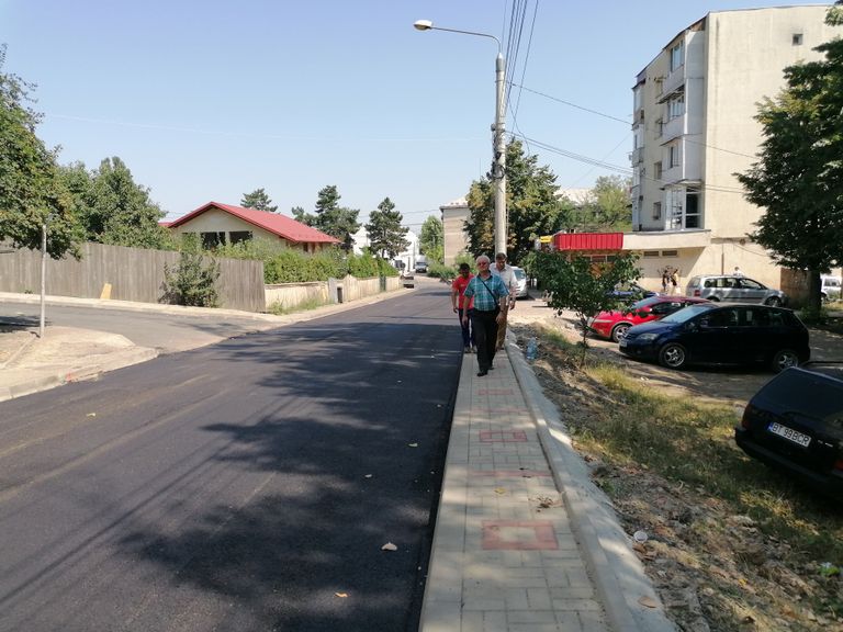 Şantier pe strada Cornişa – Astăzi se toarnă primul strat de asfalt (video)