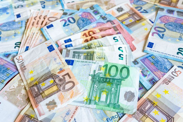 Euro a atins un nou maxim istoric în raport cu leul