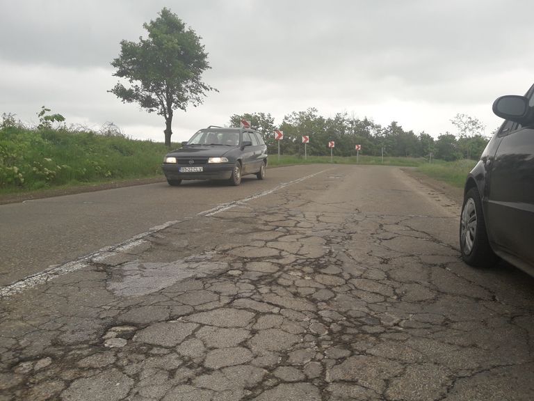 Drumul naţional spre Iaşi refăcut cu poticniri