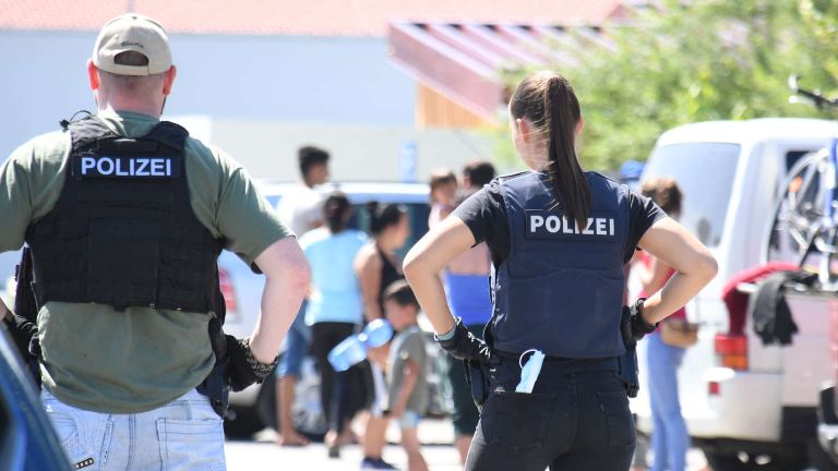 Un grup de cetățeni români au atacat o secție de poliție din Bavaria, după ce un bărbat a fost arestat