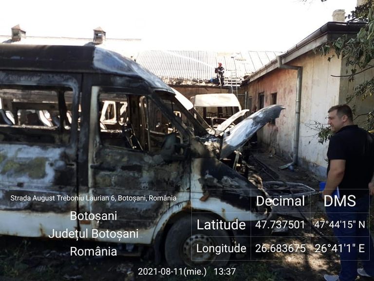 Control al comisarilor de mediu, după incendiul izbucnit în garajul societății Microbuzul SA