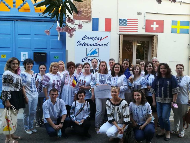 25 de profesori botoşăneni s-au specializat la Cannes
