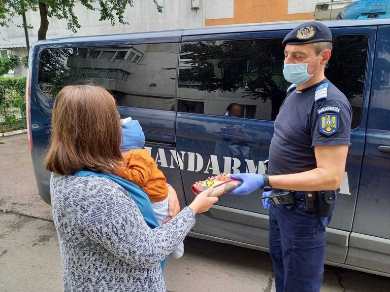 Un jandarm aflat în afara programului de lucru a prins doi hoți și a salvat viața unui bărbat
