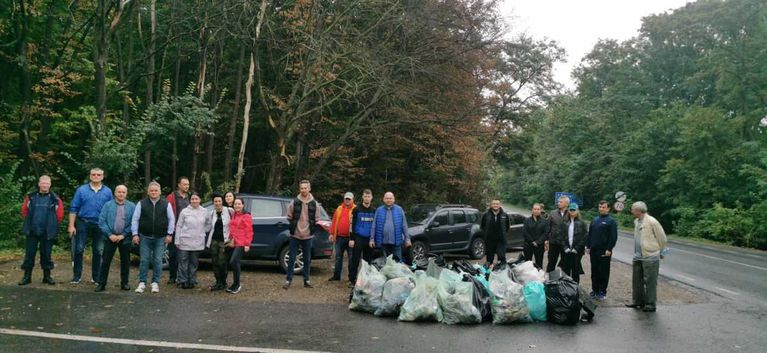 Ecologizare pe ploaie. Prefectul județului a ieșit în teren, în ciuda vremii nefavorabile