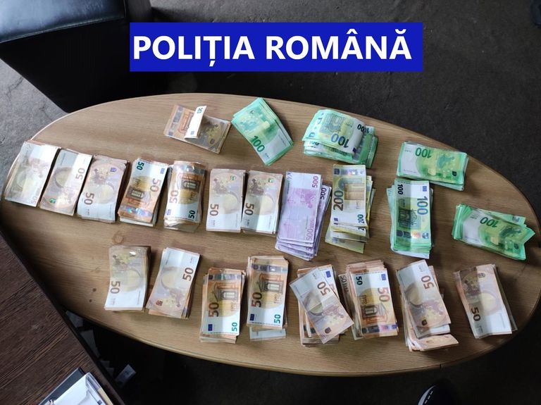 25 de suspecți ridicați cu mascații după zeci de percheziții. Țigări de contrabandă aduse cu drona