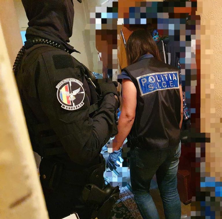 Țigări de contrabandă descoperite în urma unor percheziții derulate la Botoșani