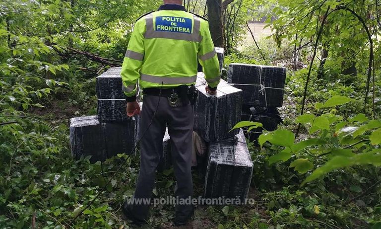 Contrabandiștii nu se mai tem nici de gloanțe. Captură de țigări la frontiera cu Ucraina (VIDEO)