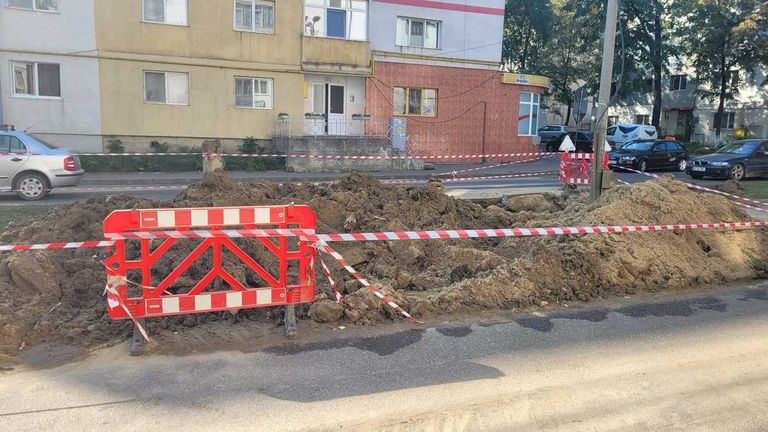 Avarii în lanț în rețeaua de apă din municipiu. Mai multe zone din oraș au rămas fără apă la robinete