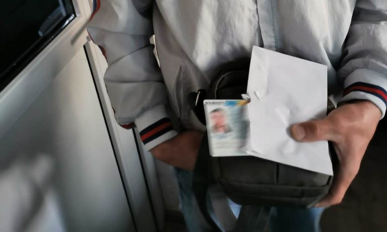 Moldoveni prinși în vamă cu acte false. Vor fi anchetați pentru complicitate la fals în înscrisuri oficiale