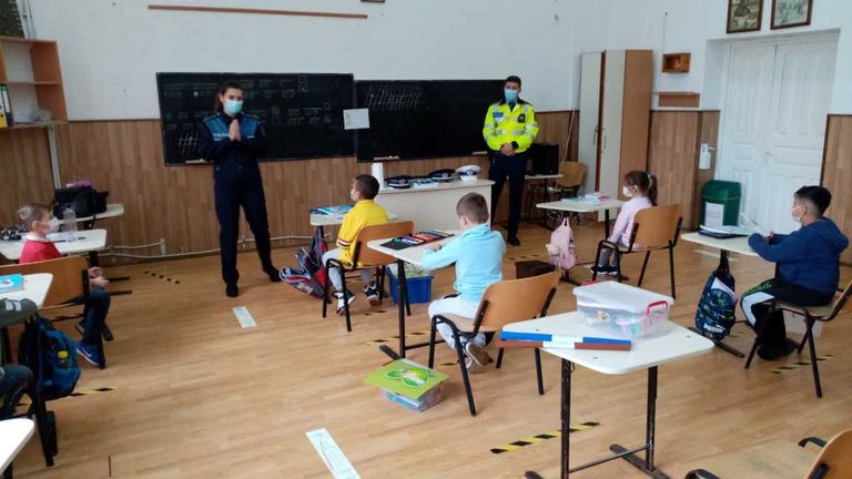 Polițiștii de la Biroul de Siguranță Școlară ajung și în unitățile de învățământ din județ