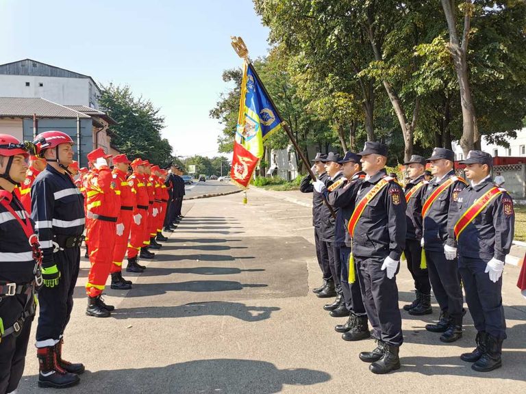 Ceremonii de Ziua Pompierilor cu depuneri de coroane, ședințe festive și avansări în grad (VIDEO)