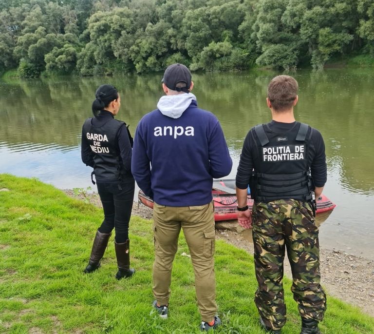 Pescari de pe malul Prutului amendați în urma unei acțiuni de control