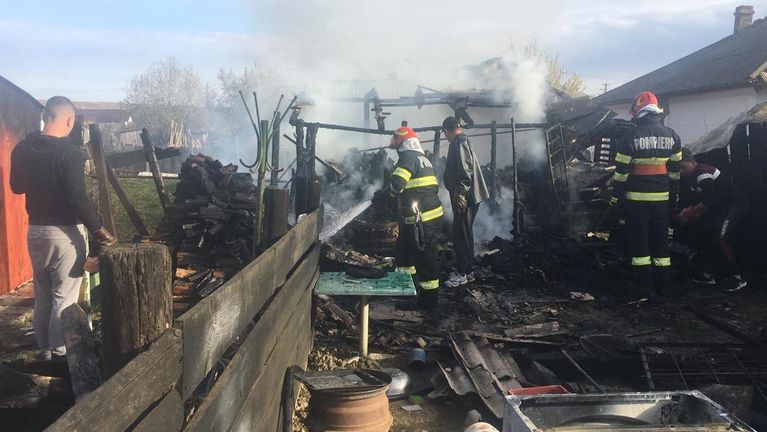 Incendiu într-o comună din județ. Flăcările au afectat două gospodării