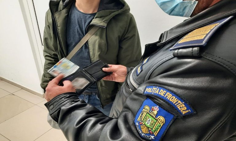 A vrut să se angajeze în străinătate, dar a început cu un fals