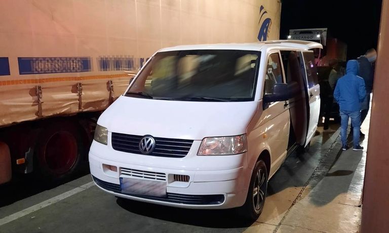 Fals pregătit pentru Franța descoperit la trecerea frontierei