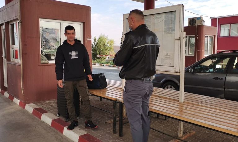 Marijuana descoperită în cutia de pantofi. Polițiștii de la Combaterea Criminalității Organizate au intrat pe fir