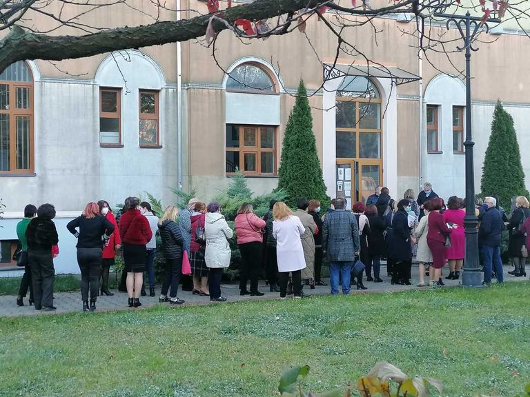 MONITORUL VIDEO: Astăzi are loc proba scrisă a concursului pentru directorii de şcoli