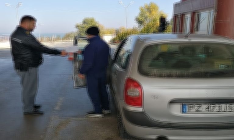 Permis de conducere polonez fals descoperit la controlul de frontieră