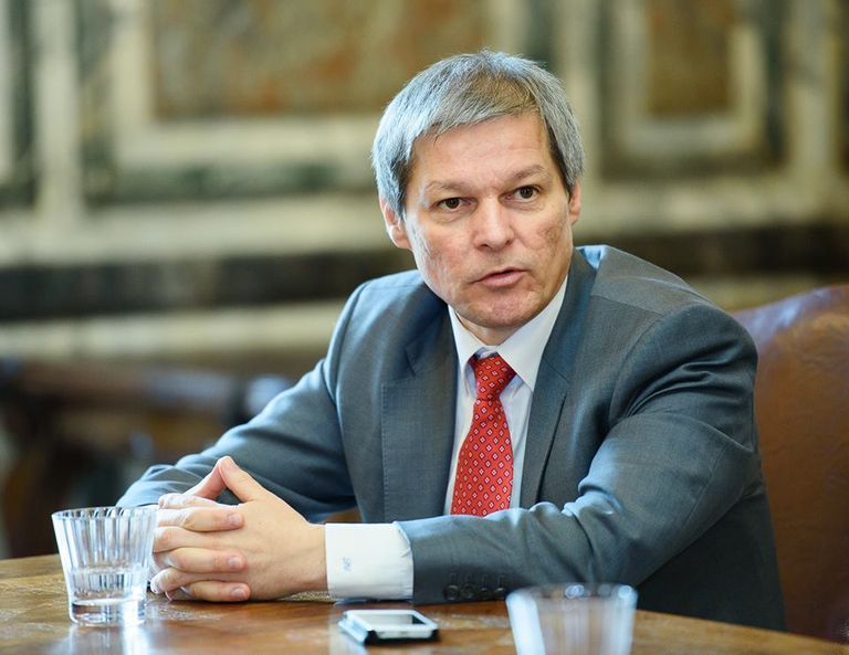 Președintele l-a desemnat pe Cioloș premier-candidat