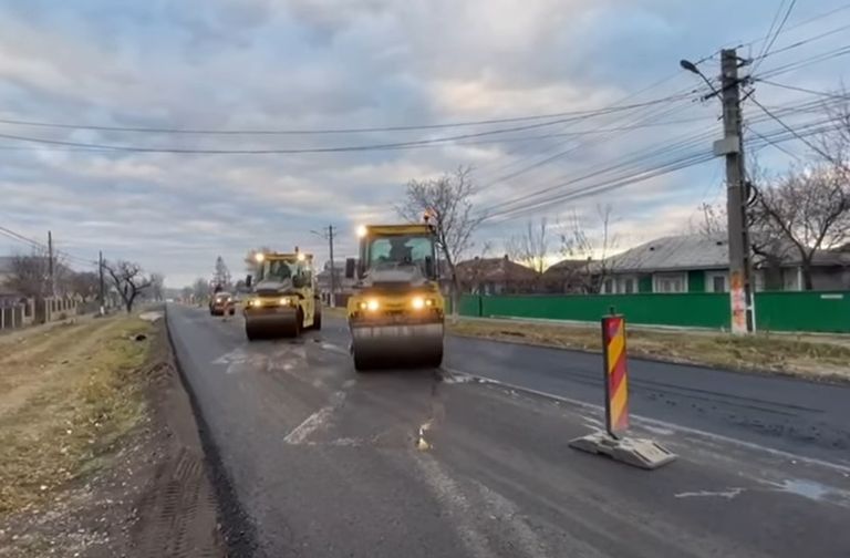 Lucrări sub amenințarea iernii la drumurile spre Iași și Ștefănești (VIDEO)