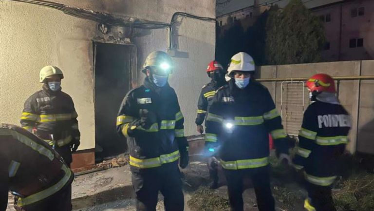 Doi pacienţi morţi într-un incendiu la un spital din Ploiești