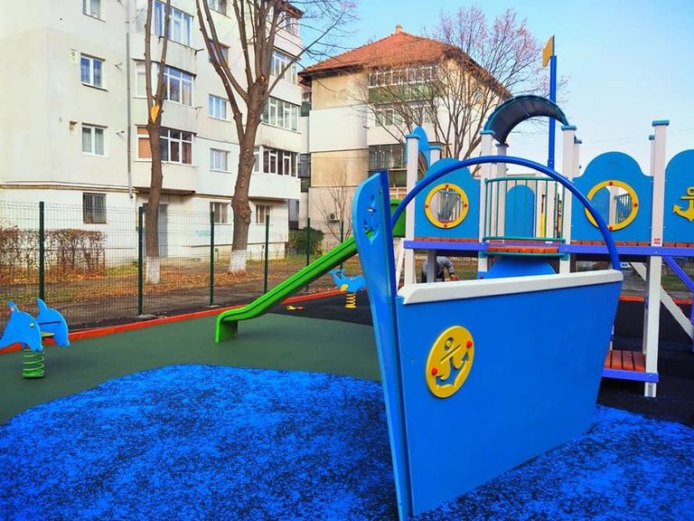 Spaţiu de joacă nou pentru copiii din zona Stejari