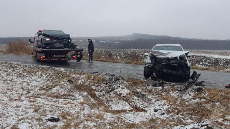 Accident cu victime la prima zăpadă căzută