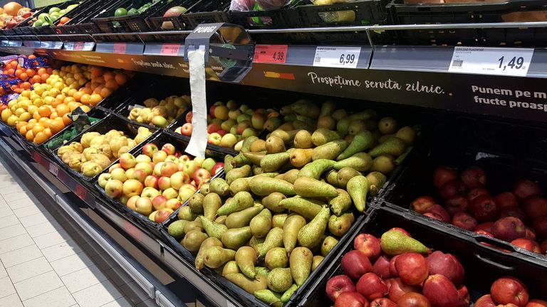 Controale realizate de specialiștii DAJ la comercianți de fructe și legume