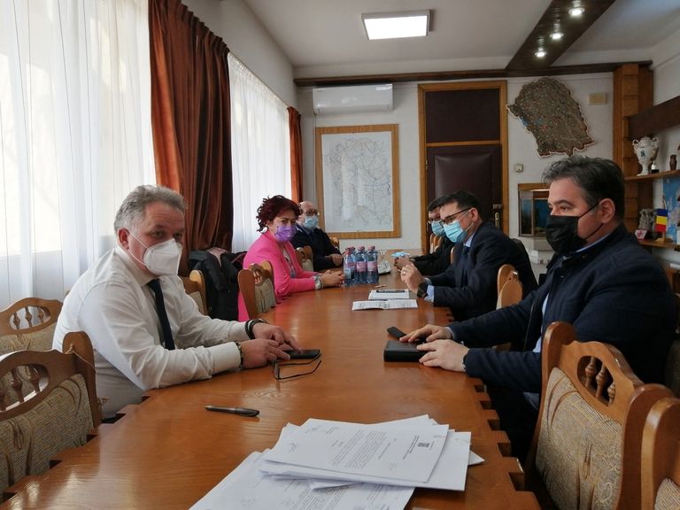 Măsuri speciale pentru cei întorși acasă din străinătate. Cei carantinați vor fi verificați la domiciliu