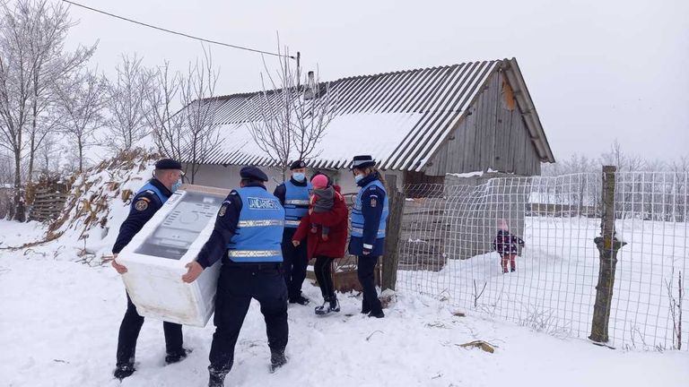 Bucurii aduse de jandarmi, în prag de Anul Nou (VIDEO)