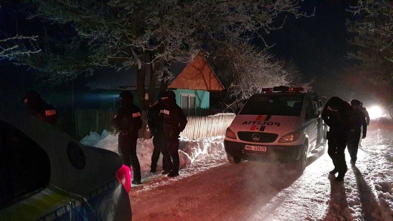 Zeci de percheziții efectuate în județ. 15 persoane conduse la audieri (VIDEO)
