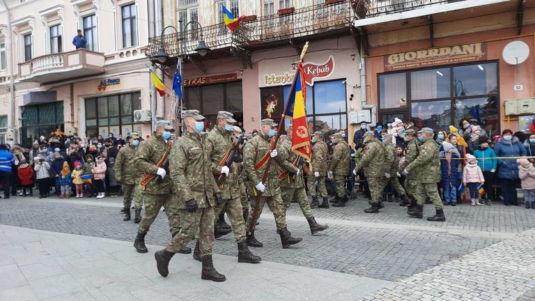 De Ziua Națională, ceremonii și fasole cu cârnați la Botoşani. Festivități la concurență cu alegerile parlamentare