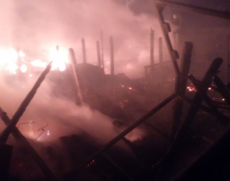 Dezastru într-o comună din județ. Două gospodării afectate în urma unui incendiu