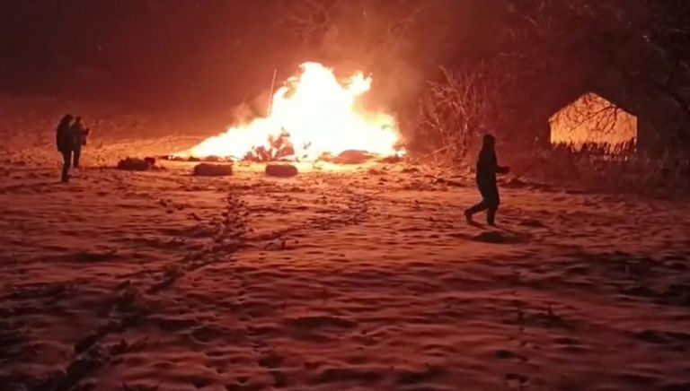 Incendiu în noapte, de la o țigară aruncată la întâmplare (VIDEO)