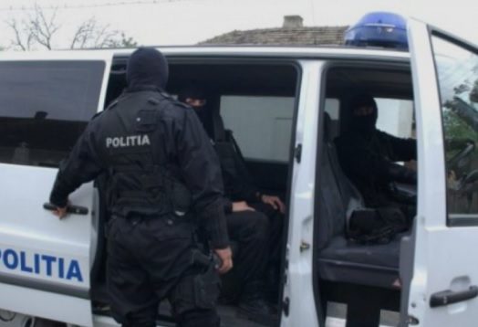 Furturi în valoare de 50.000 de euro. Polițiștii au descins la locuințele suspecților