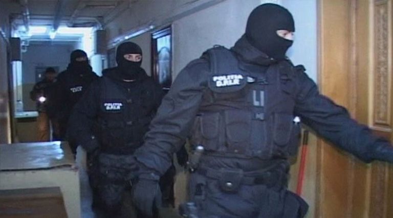 Polițiști de la trupele speciale cercetați după o gafă (video)