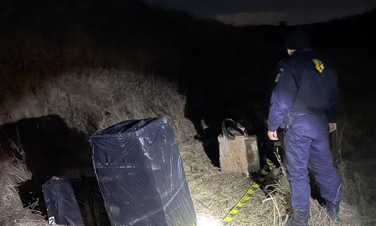 Ţigări de contrabandă, de zeci de mii de lei, descoperite la frontiera cu Ucraina (video)