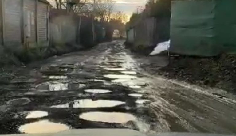 Drum spre Cornişa ca după bombardament (video)