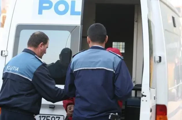 Arest preventiv pentru tinerii prinşi în flagrant cu droguri de zeci de mii de euro