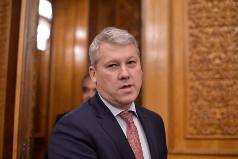 Ministrul Predoiu vrea noi beneficii pentru magistrați