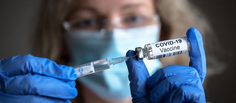 Începe vaccinarea cu a patra doză de vaccin anti-COVID