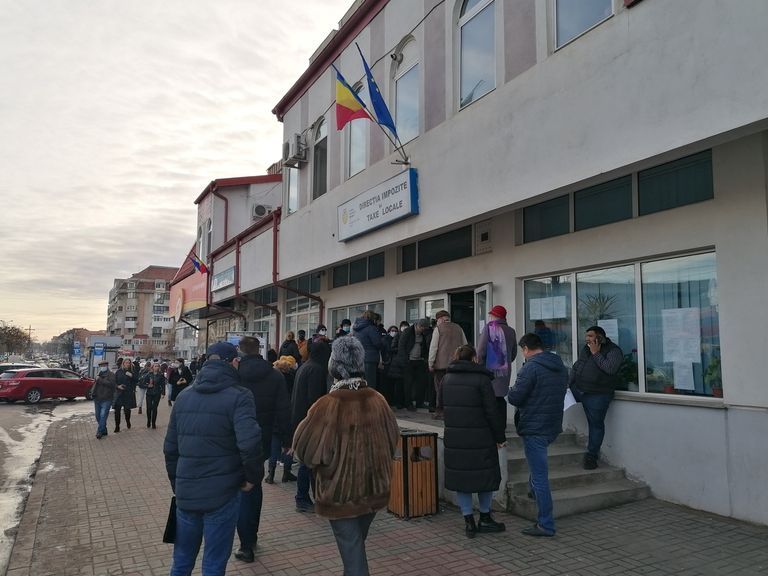 MONITORUL VIDEO: Direcţia Impozite şi Taxe a început lucrul cu publicul
